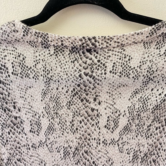 ATM cashmere blend snakeskin print V neck sweater size small - Picture 9 of 11